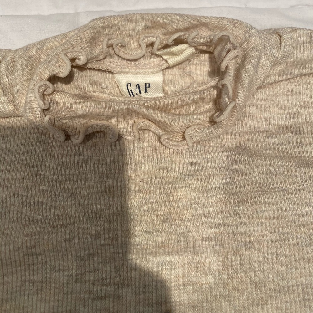 Gap turtleneck long sleeve t-shirt